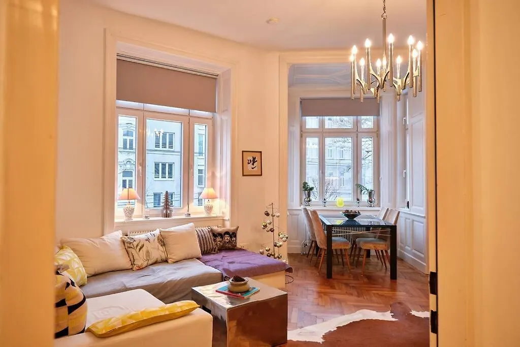 Contatti di Slow Living I Schoenbrunn Und Park Naehe I Bahnhof